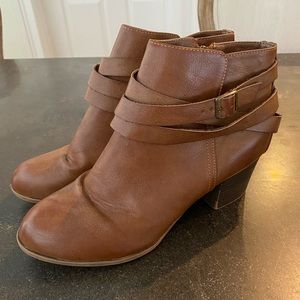 No Parking “Laurene” Brown Ankle Booties 🤎